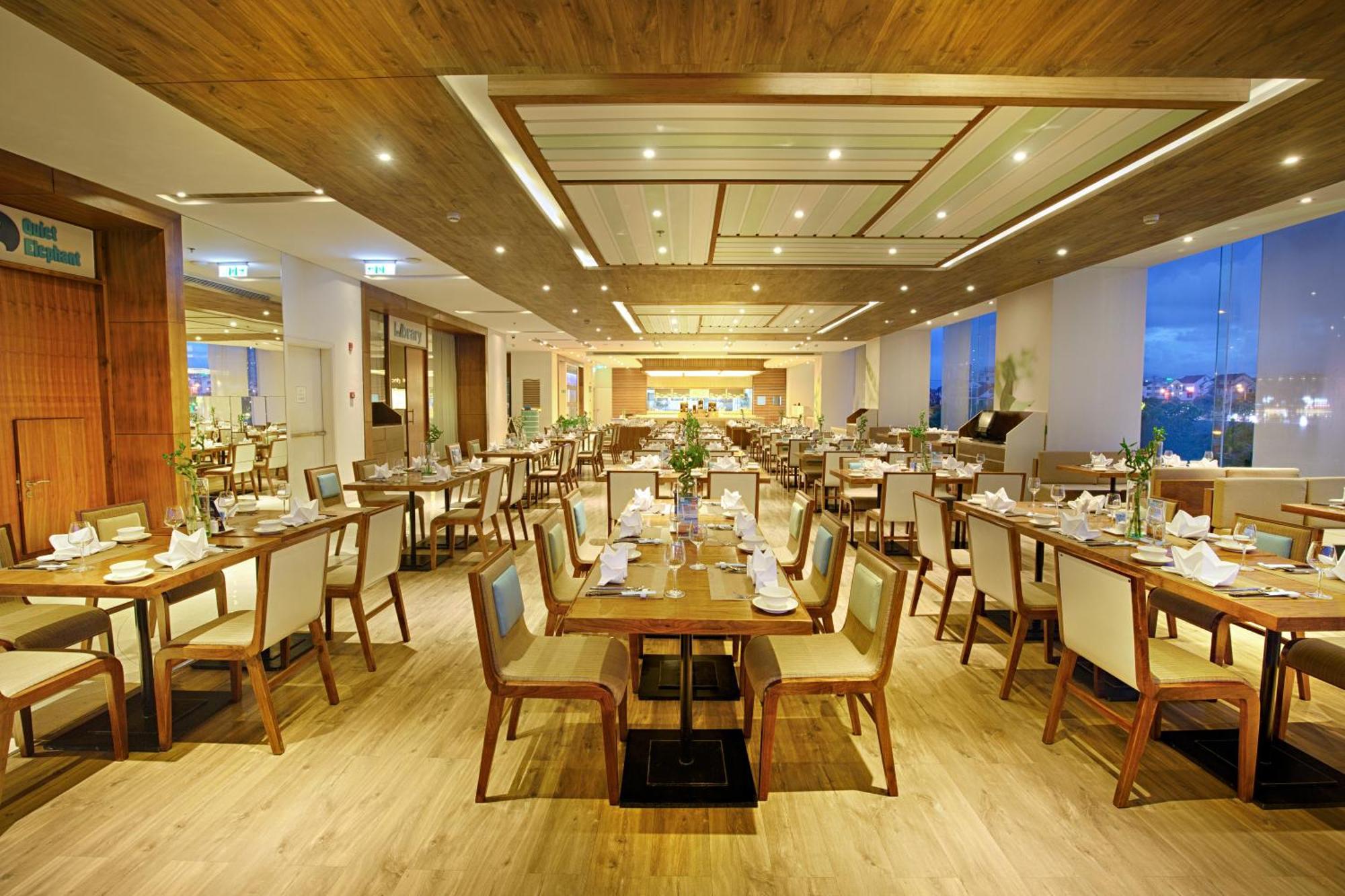 A La Carte Da Nang Beach Exteriör bild